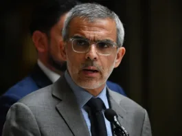 El ministro Cordero defiende la colaboración con Perú ante la politización fronteriza.