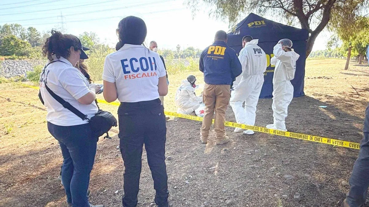 Cuerpo hallado en el Río Mapocho: se investiga posible intervención de terceros.