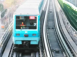 Metro de Santiago restablece servicio tras cierre de cinco estaciones de Línea 5.