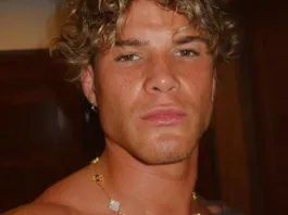 Raimundo Cerda sorprende a su madre con atrevidas poses en su nueva sesión de fotos.