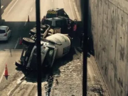 Camión vuelca en Acceso Sur a Santiago