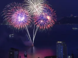 Celebramos el Año Nuevo 2026 con espectáculos de fuegos artificiales y música.