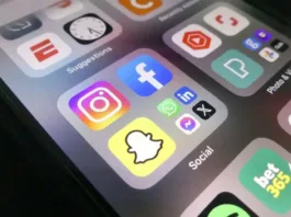 Consejos para que los padres gestionen el uso de redes sociales en sus hijos.