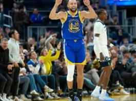 Stephen Curry asombra con un tiro de cancha completa