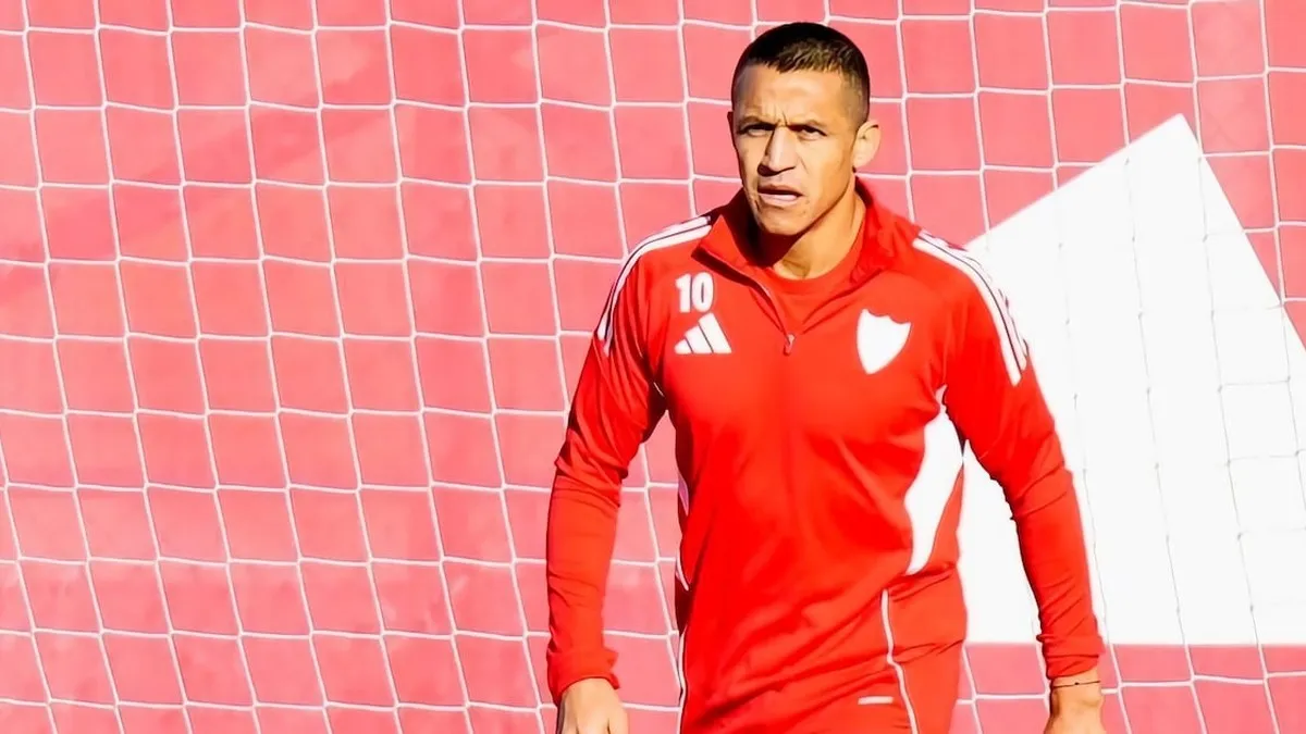 Alexis Sánchez reafirma su compromiso con el Sevilla y descarta volver a la U de Chile.