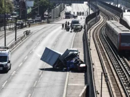 Trágico accidente en Américo Vespucio: dos muertos tras maniobra de retroceso.