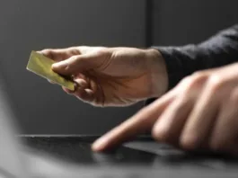 Mujer recibe 15 millones tras ser víctima de fraude bancario de 40 millones.