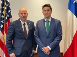 El embajador de EE.UU. en Chile critica la sobrerregulación de transporte.