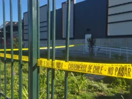 Robo en Calvin Klein: antisociales huyen con 15 cajas de mercadería en camioneta.