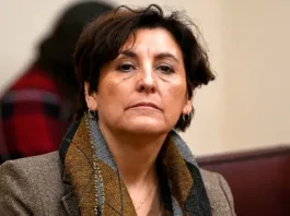 El Colegio Médico pide investigar la operación de la madre de la ministra de Salud.