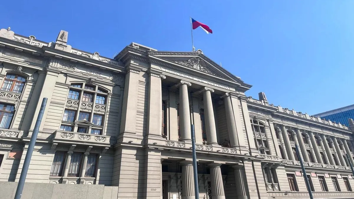 La Corte Suprema confirma legalidad de detención y desestima reclamo de indemnización. La Corte Suprema confirma legalidad de detención y desestima reclamo de indemnización.