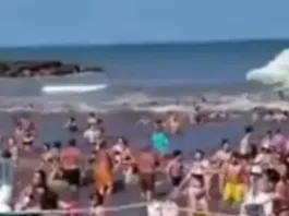 Meteotsunami en la Costa Atlántica: olas de 6m causan caos y tragedia entre veraneantes.