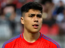 Damián Pizarro se une a Racing Club tras firmar contrato de préstamo en Buenos Aires.