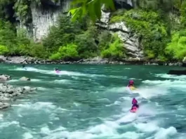 Cuatro turistas rusos expulsados por uso indebido de motos de agua en Futaleufú.