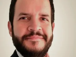 Boric nombra a Aisén Etcheverry tras renuncia de Felipe Melo como jefe de asesores.