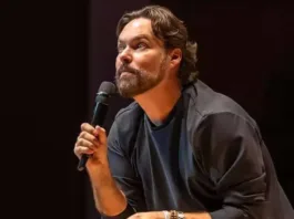 George Harris provoca reacciones tras reflexiones sobre su fallida presentación en Viña.