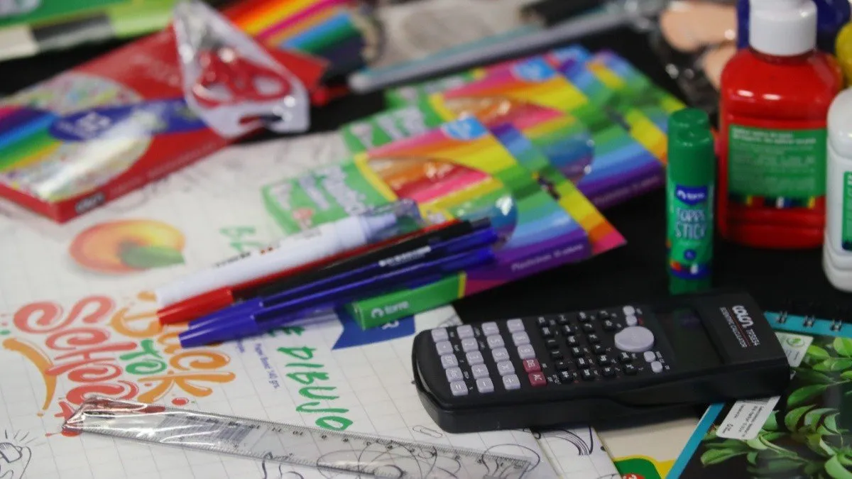Kits escolares gratuitos para el 2026: apoyo a estudiantes y adultos en su educación.