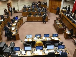 Propuesta de reforma permitiría a parlamentarios renunciar para postular a otros cargos.