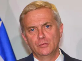 Kast en Perú: Urge a resolver crisis en Chile y evita polémicas con Boric.