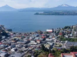 Tragedia en Lago Llanquihue: hombre ahogado y joven desaparecido en accidente recreativo.