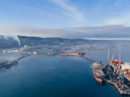 El puerto de Lirquén se alista para reabrir tras los incendios devastadores.