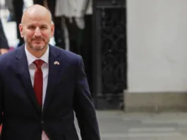 Diputados chilenos critican al embajador de EE.UU. por sus comentarios sobre la Ley Uber.