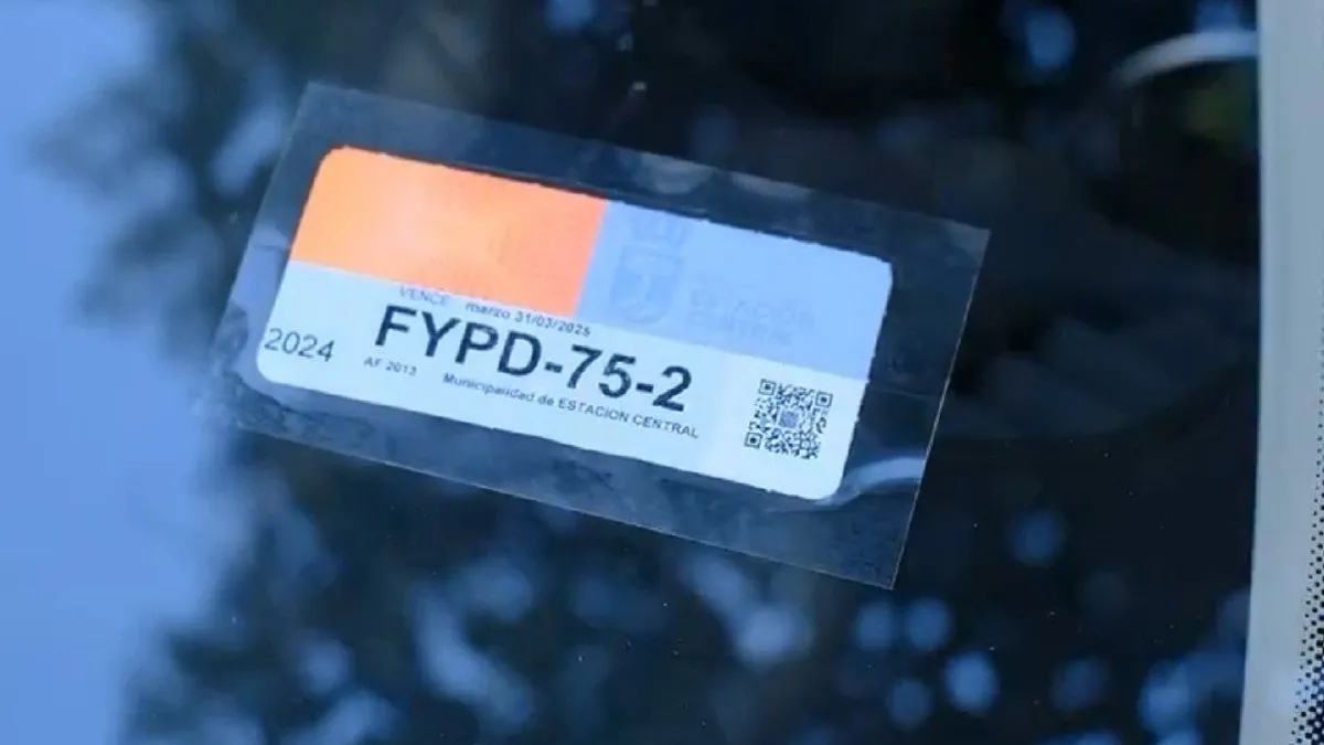 Nueva placa patente: gestión en línea y sticker con huella digital para mayor seguridad.