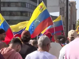 Venezolanos celebran la detención de Maduro en Chile; EE.UU. emite alerta de seguridad.