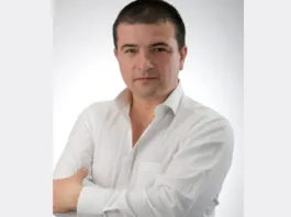 Conducción hacia un futuro sostenible: Balance energético 2025 en transición.