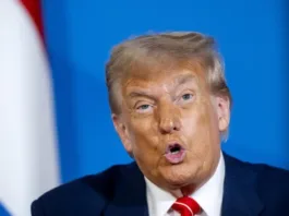 Trump considera acciones militares ante la crisis en Irán y las protestas crecientes.