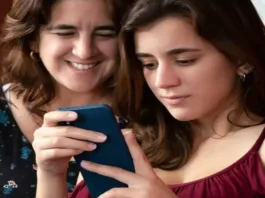 Un Juzgado prohíbe a madre publicar fotos de su hija en redes sociales por su bienestar.