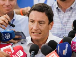 Arturo Squella critica al Gobierno por su manejo internacional y la candidatura de Bachelet.