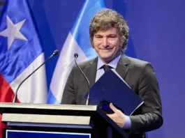 La Cámara de Diputados aprueba la Ley de Modernización Laboral entre protestas.