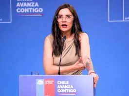 Camila Vallejo defiende la gestión de Boric ante críticas de la oposición.