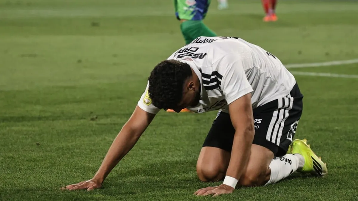 Colo Colo cierra el mercado sin refuerzos y cede a dos jugadores a otros clubes.