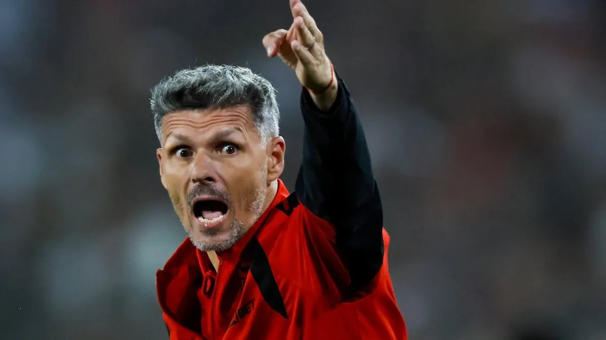 Colo Colo triunfa ante Everton en un partido marcado por incidentes en las galerías.