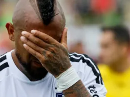 Colo Colo enfrenta sanción de FIFA por deuda con Estudiantes de La Plata.