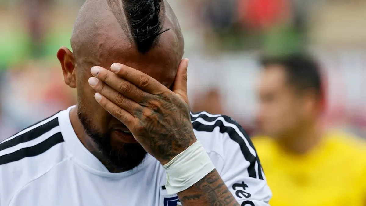 Colo Colo enfrenta sanción de FIFA por deuda con Estudiantes de La Plata.