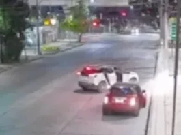 Asalto entre bandas en La Florida: enfrentamiento y robo de vehículos.