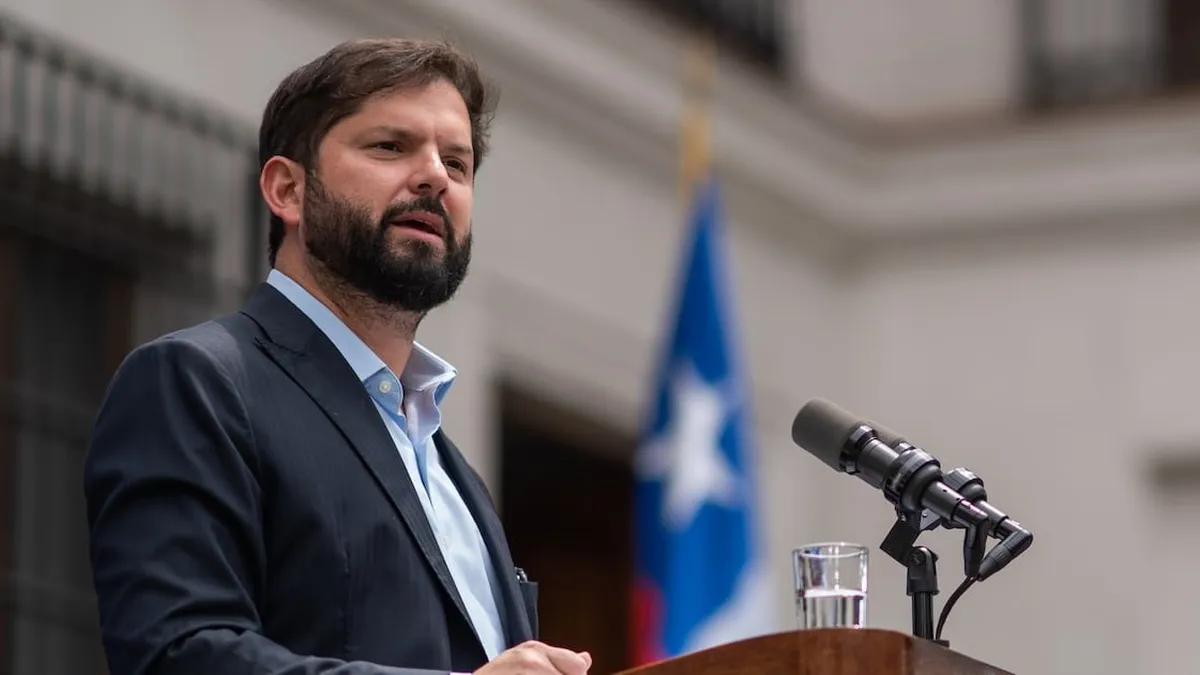 El Presidente Boric aborda tensiones con EE.UU. y la autonomía de Chile.