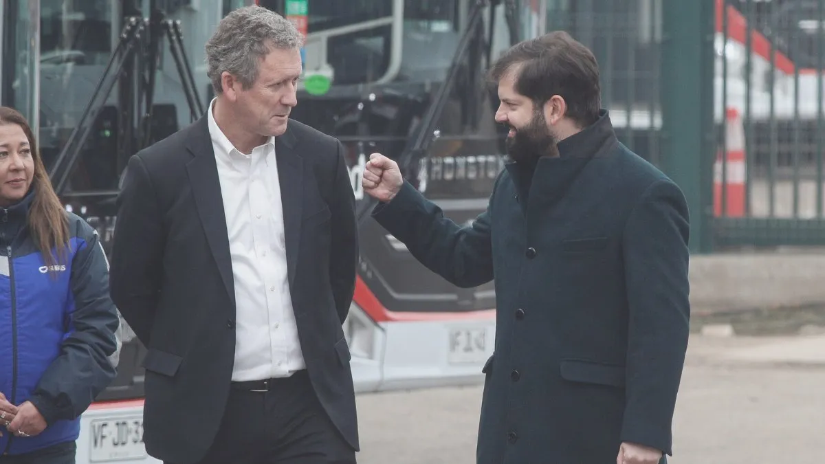 Boric respalda a Muñoz en medio de críticas por el proyecto de cable submarino.