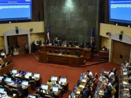 El gobierno chileno propone bajar el umbral de firmas para nuevos partidos políticos.