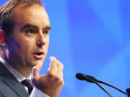 El Gobierno francés bajo presión por mociones de censura por su Plan Energético.