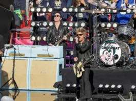 Green Day inicia el Super Bowl 2026 con "American Idiot" y critica a ICE.