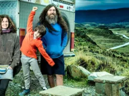 Jair López y su familia: de auto a casa rodante