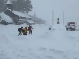 Ocho esquiadores hallados sin vida tras avalancha en Lago Tahoe; seis sobrevivieron.