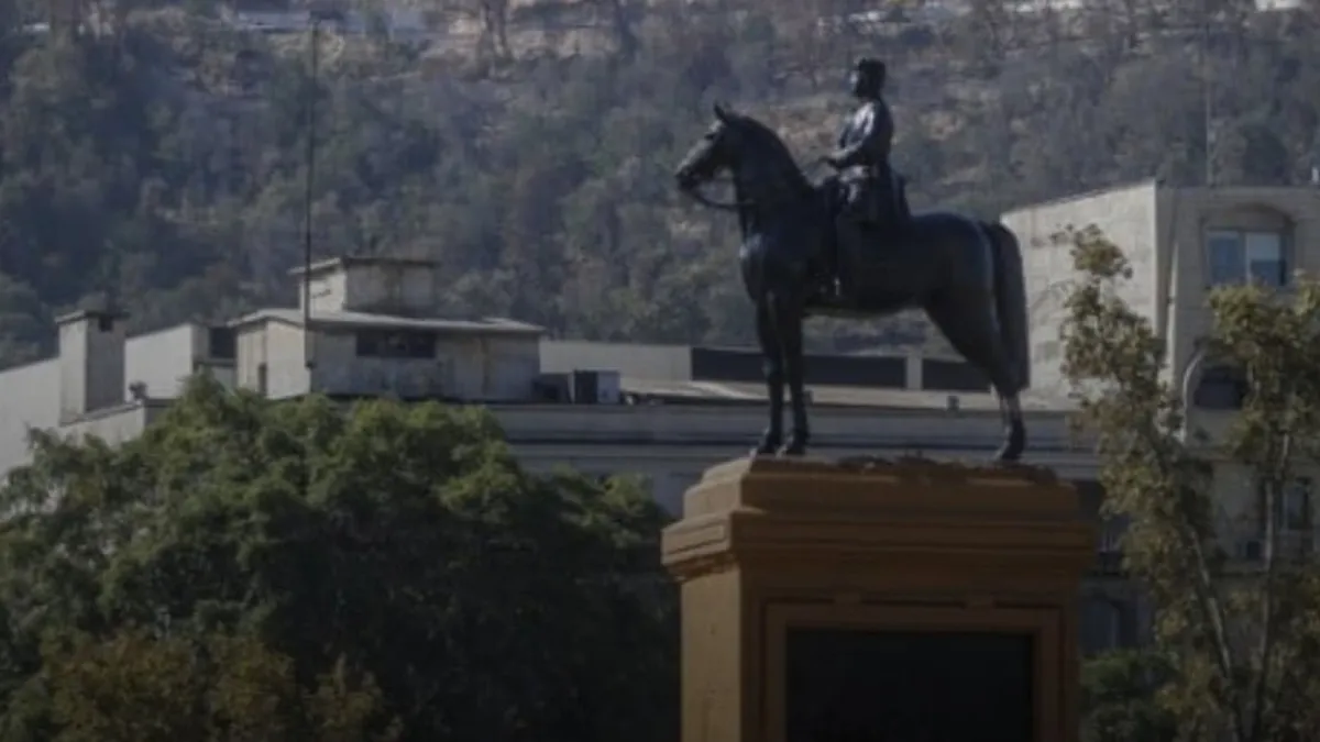 La estatua del General Baquedano regresa a su plaza tras cuatro años de espera.