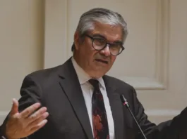 La oposición chilena cuestiona la gestión fiscal del gobierno de Kast y a sus ministros.