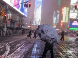 Nueva York impone toque de queda por tormenta invernal que afecta a 50 millones.