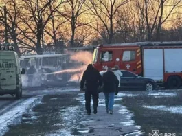 Ataque ruso en Pavlograd deja 15 mineros muertos; Zelenski condena la agresión.